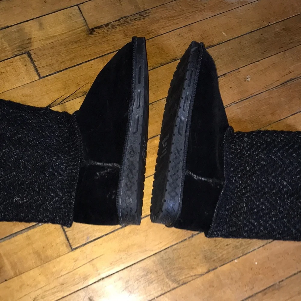 Muk Luks Black and Dark Gray Knit Cuff Ankle‎ Boots